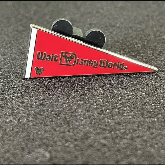 Walt Disney World Red BANNER Pendant Pin HIDDEN MICKEY TRADING PINS 2010 - Picture 1 of 3